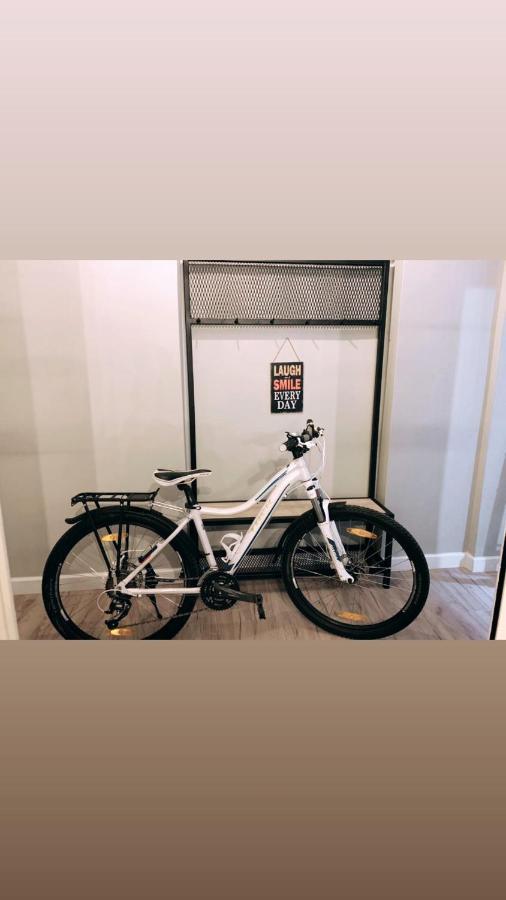 Ola Bicycle Apartament Tirana Exterior foto